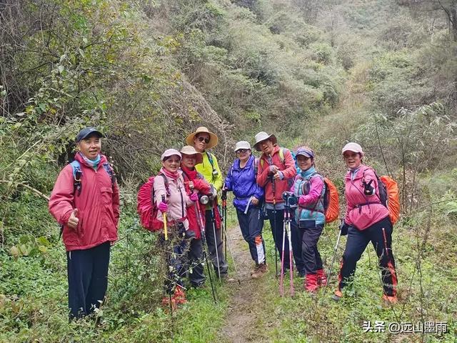周末徒步，走昆明嵩明的灵云山，游法界寺、走森林步道，休闲惬意