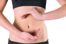 女生也长毛绒肚！腹部那些又粗又黑的毛毛是怎么来的？图片