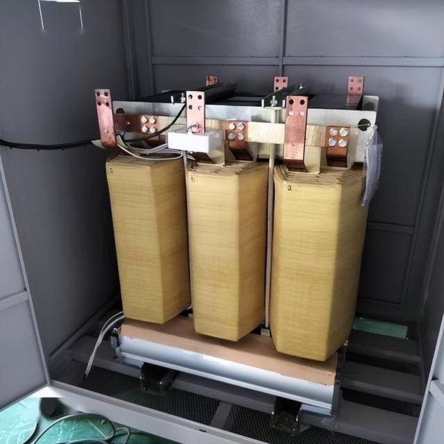 原来马斯克没说错	，全球抢的不是芯片，而是中国20万一台的变压器