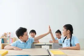 四年级语文下册第1-4单元多音字及例句整理图片