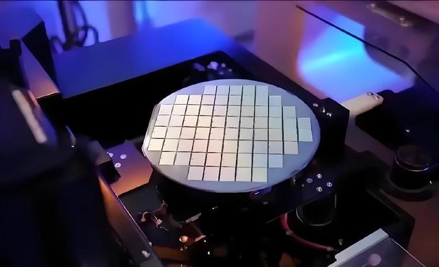 突破西方封锁！中国自研DUV光刻机测试成功，5nm制程不再是梦？