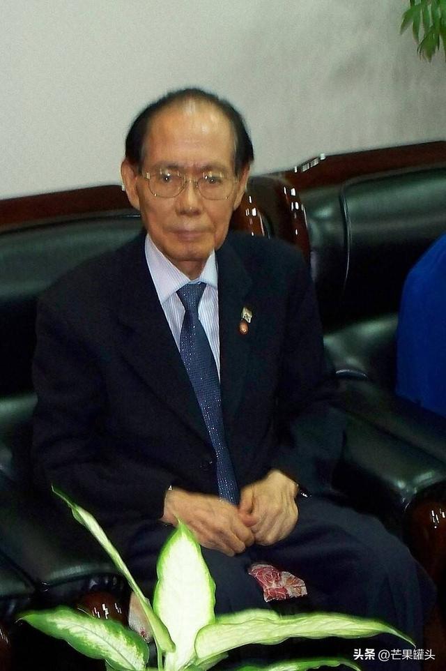 朝方二号人物惊天叛逃，上千武警及装甲车严防死守，阻止事态激化