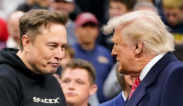 马斯克一语成谶：全球疯抢的不是芯片	，而是中国20万一台的变压器