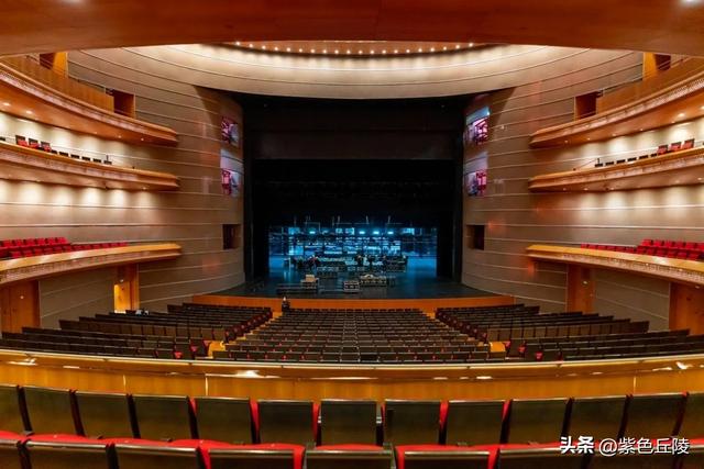 探访美轮美奂的国家大剧院