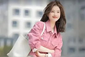 色彩搭配 | 30套惊艳穿搭配色，盘活衣柜所有单品图片