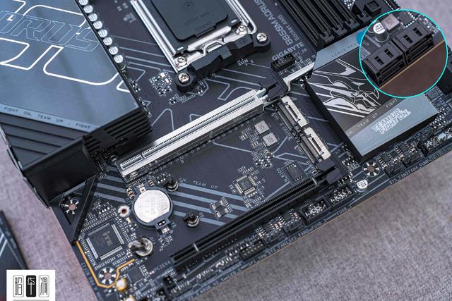 曲面玻璃的通透美学：乔思伯 TK-4 装机实录