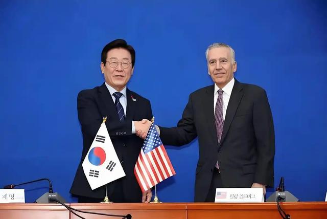 拨乱反正！中日关系恶化的背景下，韩国宣布：中国排在日本前面