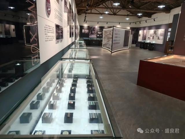 长兴县校徽博物馆:一枚小校徽，百年长兴教育史