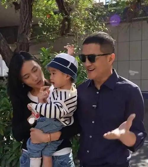 新婚3年又离！李亚鹏妻子官宣离婚，换房成伏笔，王菲早看清人品