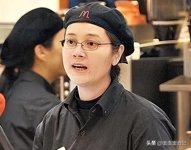 认干爹，拍风月片，被导演霸王硬上弓，没想到如今53岁下场唏嘘