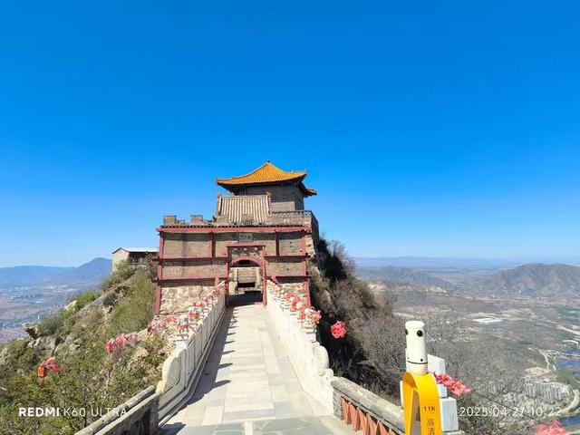 到河北张家口登鸡鸣山