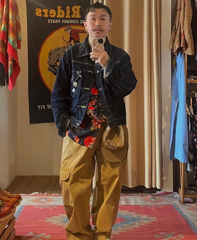 牛仔夹克+靴子，才是40+男人帅气的打扮，个性又有范，帅气不做作