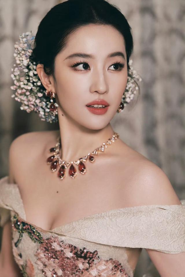 美图福利(22)，刘亦菲、林志玲、杨幂、刘涛、杨雨潼写真套图