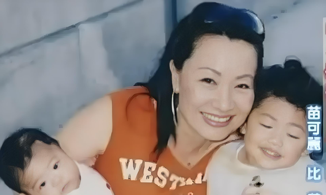 挺孕肚跳舞…被老公当街扒衣服殴打，“豹纹歌后”的经历让人泪目