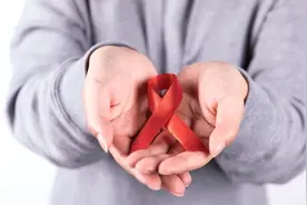 艾滋病到都是怎么死的？医生叹气：多数是因为这5个并发症图片