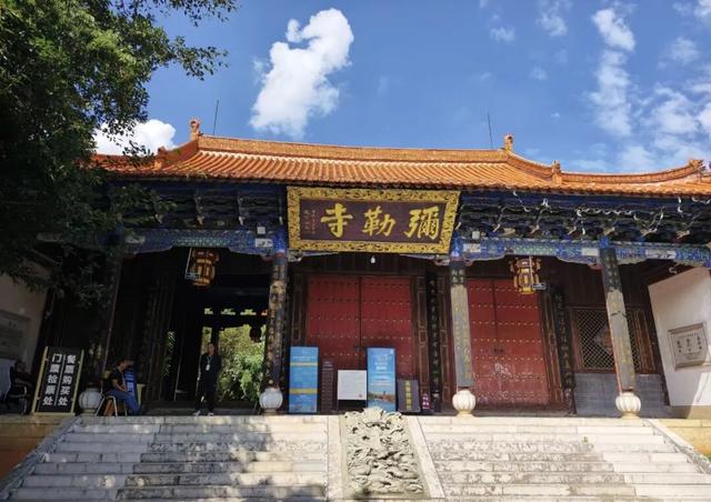 不输昆明！高铁可达20℃暖冬小城，泡温泉晒太阳水果随吃！人少物价低，6元就嗦粉！