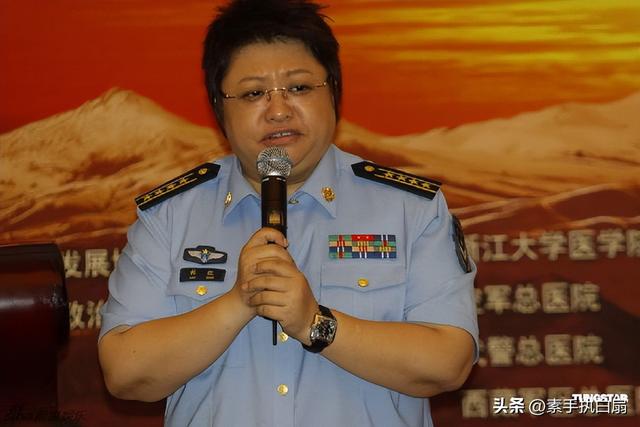 表面是演员，实际军衔却高到吓人，这6位明星个个深藏不露