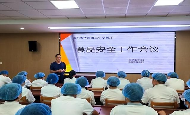 北京下了重要命令：2027年底前，所有中小学必须告别“校外配餐”