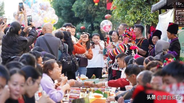 坐着火车游红河，州庆见！