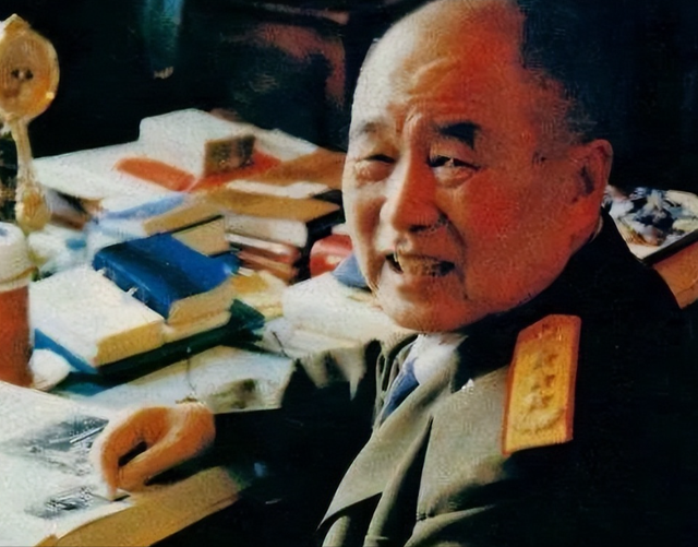 73年，毛主席想从军队里调一人当副主席，周总理立即心领神会