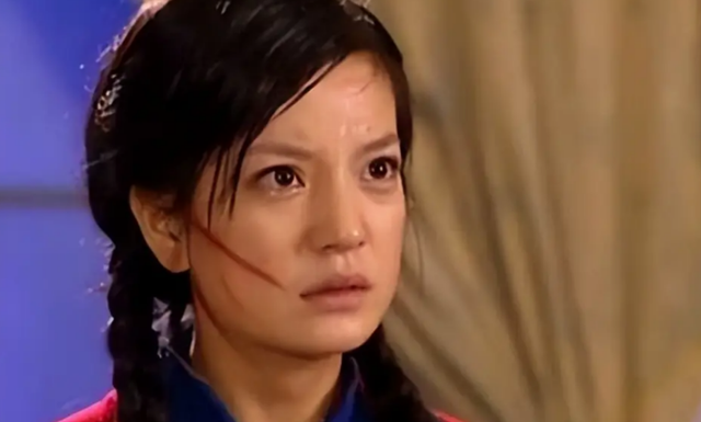 三重身份全崩盘，赵薇看似走投无路，没想到她还有另一条后路