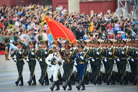 越南民众追星解放军！全球第一天团，中国仪仗队是怎么炼成的？图片