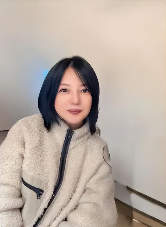 赵薇没想到，自己不止被圈内封杀，还有一件事，也让她面子挂不住