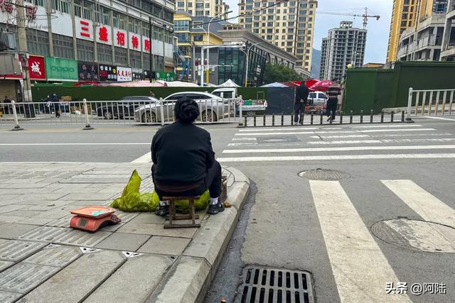 本地新鲜核桃的价格比网购贵很多，民和人却扎堆购买，何故？