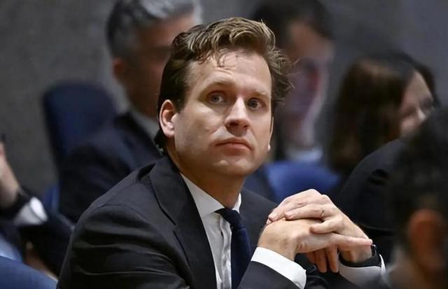 中美谈完不到24小时，中企对荷兰打响反击，开出一个供货硬条件