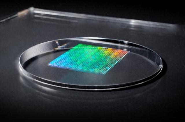 日本：2nm 芯片试产成功！顶尖光刻机随便买，誓言要超台积电！