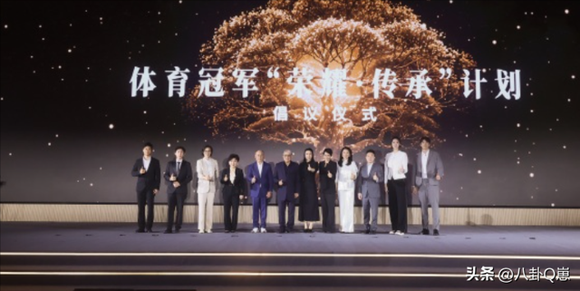 霍启刚太幸福，44岁郭晶晶又传喜讯，让霍震霆和香港阔太圈沉默了