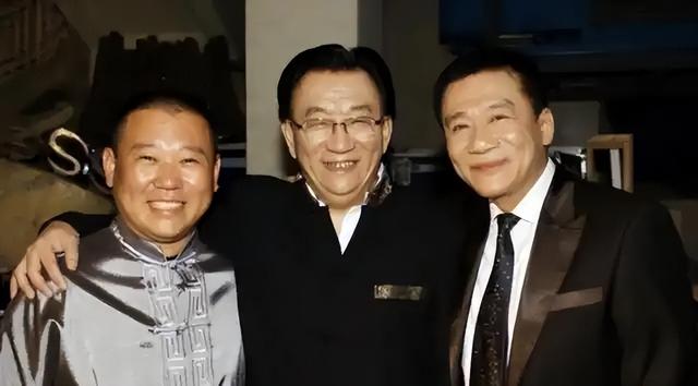 79岁侯耀华晚年凄凉！独居北京无保姆照料	，家里脏乱差环境寒酸