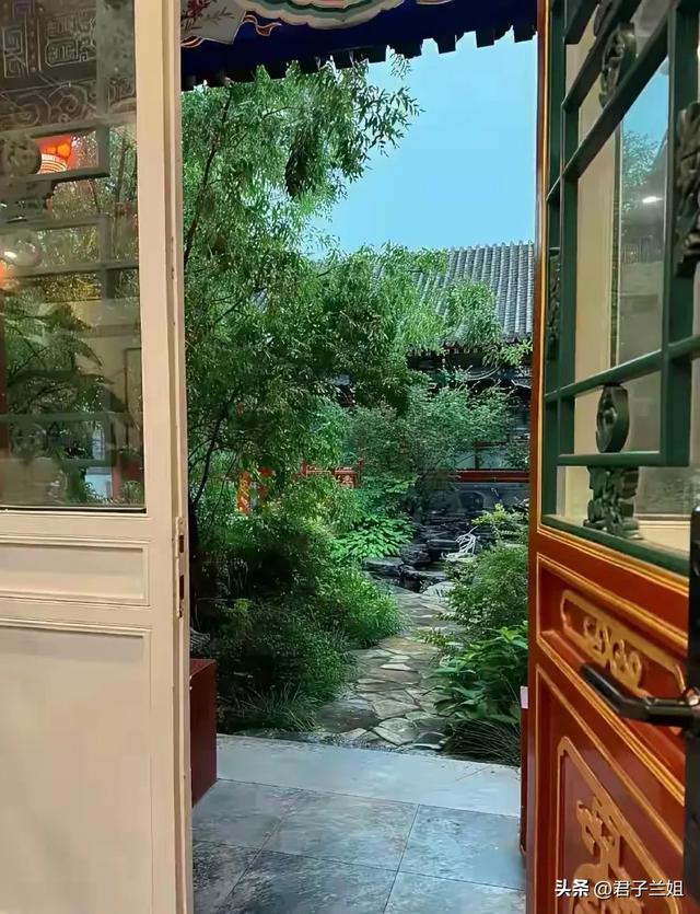 李湘在平台晒自家北京小院，大到让网友以为是景区，真的太有钱了