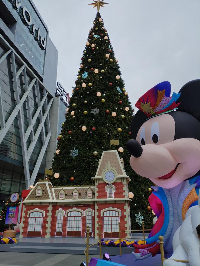 曼谷的圣诞，是热带季风裹着童话