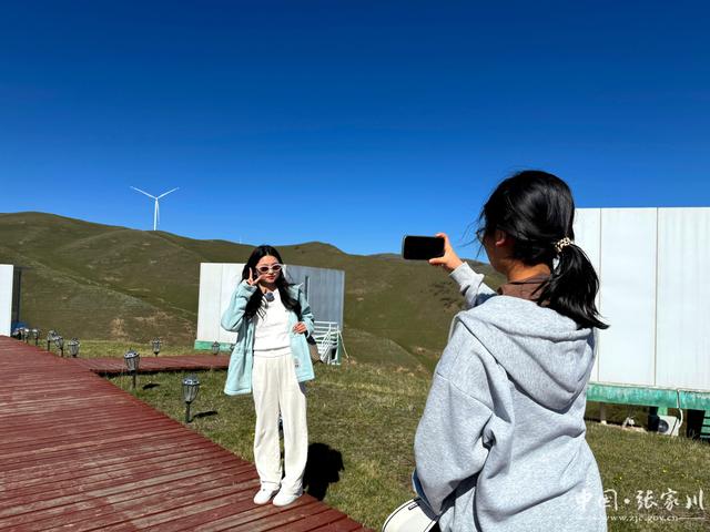 游人如织人气爆棚！“五一”张家川关陇古道风情线迎来旅游热潮