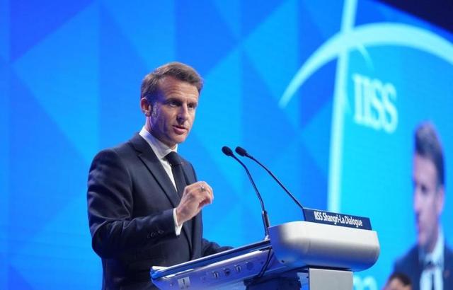 欧盟27国要彻底输了！马克龙专机还未起飞，中国官宣一项特殊安排