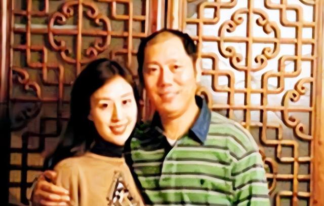 离婚18年才发现，身价上亿住四合院的李成儒，真的配不上史依弘