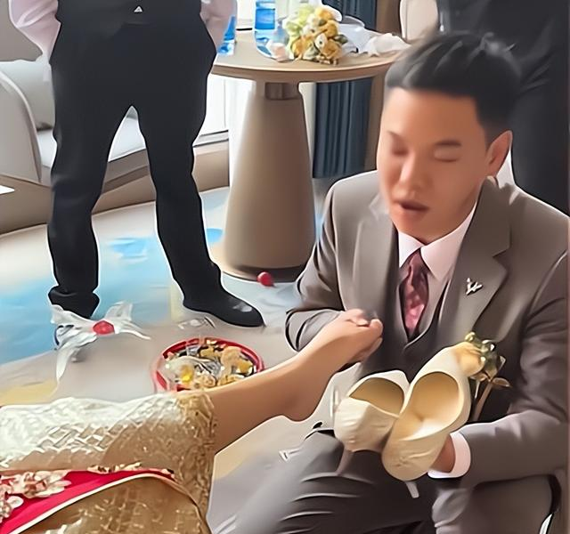 新郎搞怪去闻新娘脚丫子，立即被脚臭“熏倒”在地：爱得上头了