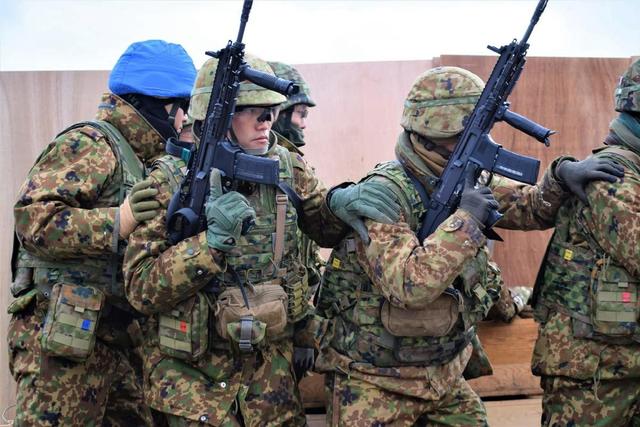 中俄联手锁喉	，日本慌求美国递武器，中方：敢援日连美一起收拾