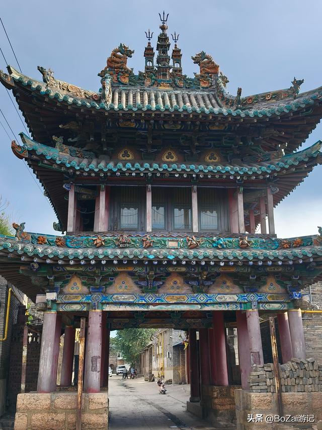 介休乡村封神，500年琉璃镇河楼，小巧却藏大招