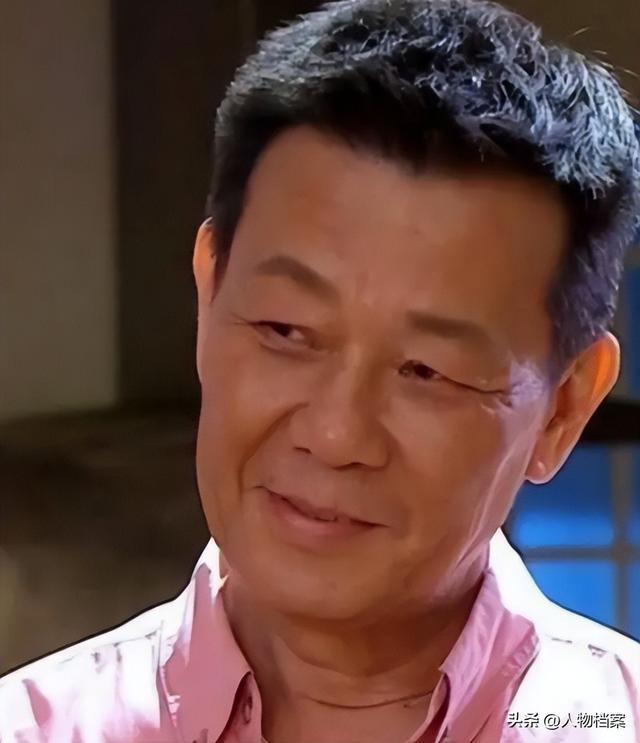 一妻一妾住楼上楼下	，三人一同生活30多年，71岁的寇世勋太离谱