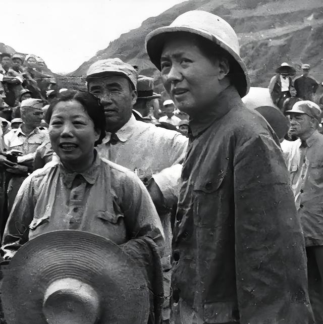 蒋介石在日记里坦言：重庆谈判放走毛泽东，全是因为这两点！
