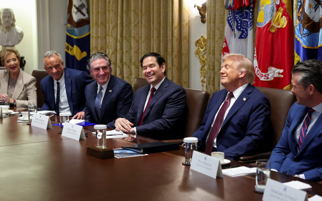 委内瑞拉深夜打来求救电话，王毅主任三句话	，没一句是美国想听的