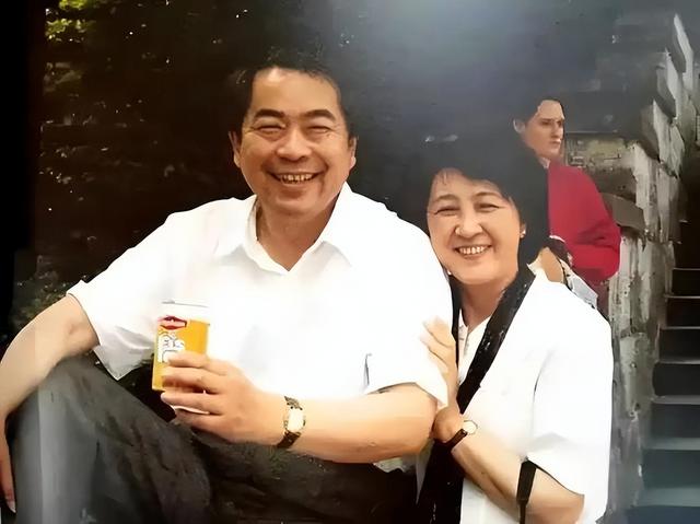 和朋友妻子偷情10年，北京庄园让给继子，难怪范曾亲女儿撕破脸