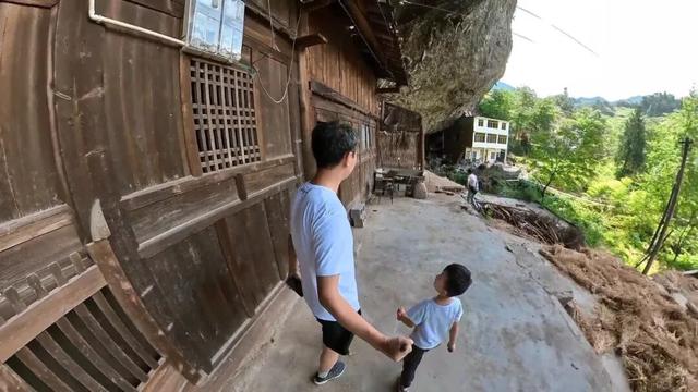 重庆綦江大山深处发现岩洞人家，几代人逍遥自在生活近百年