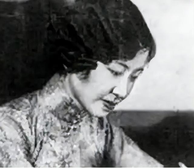 溥仪亲妹妹，活到2004年，临终前说了句溥仪一辈子都不敢说的话