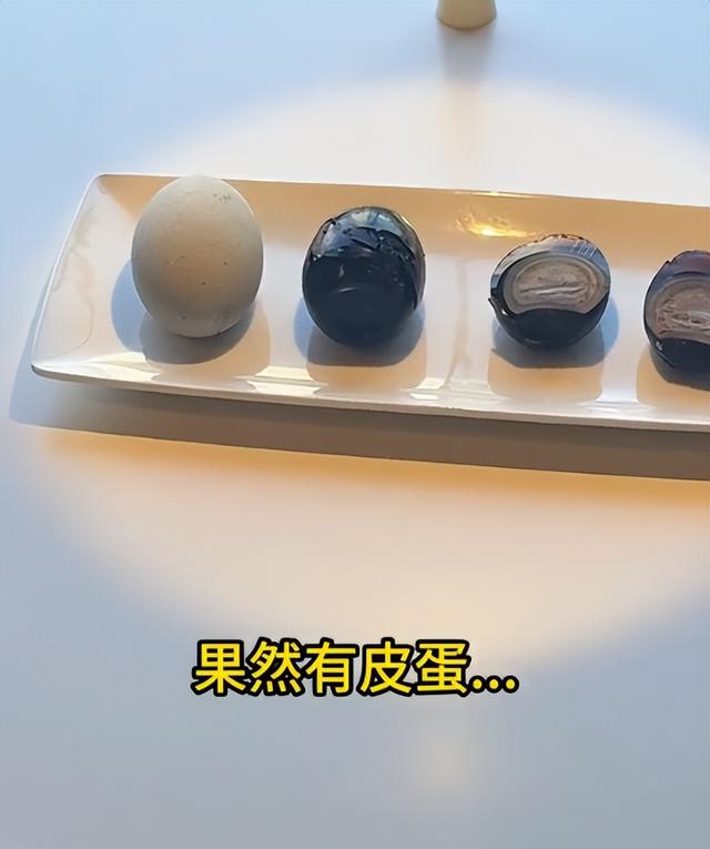 博主在瑞典逛 恶心食物博物馆，燕窝 猪脑就忍了，看到皮蛋绷不住了