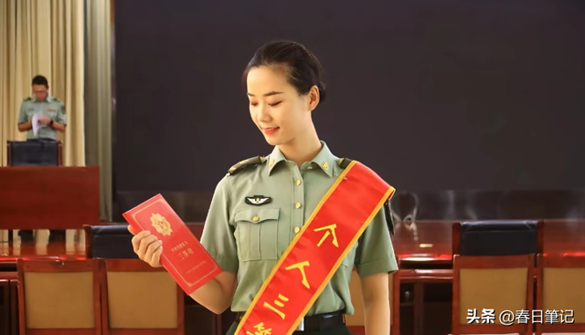 这才是该追的星！女民兵李思颖阅兵回家后仅半天，又有一个新身份