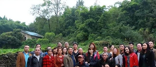 92岁台湾老兵回重庆寻亲，下飞机后却怒斥子女：这不还是台北
