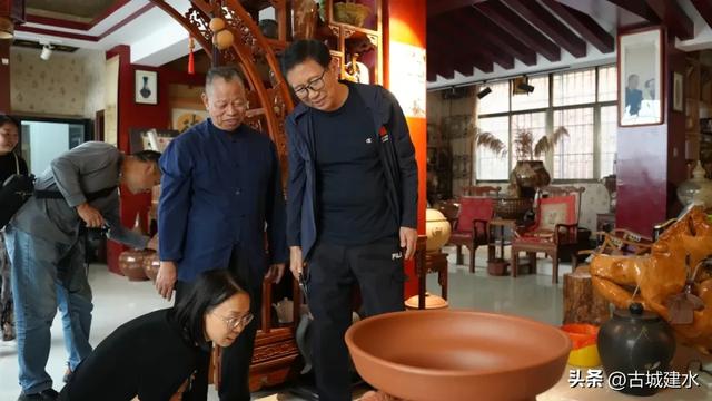 “中国作家驻村计划”启幕！著名作家陈应松深入建水，探寻千年古城的文化密码